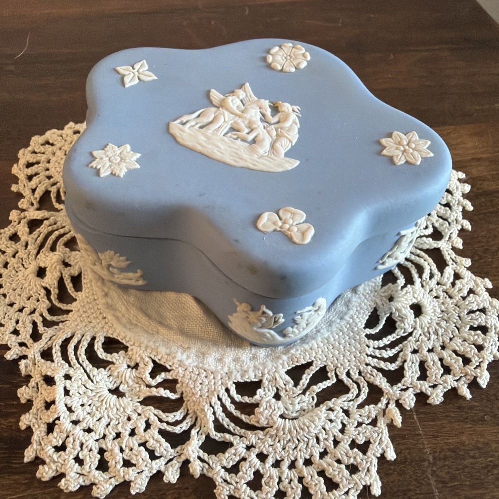 Wedgwood "Pegasus & Cherubs" ~ Blue Jasper Ware Small Covered Trinket Box